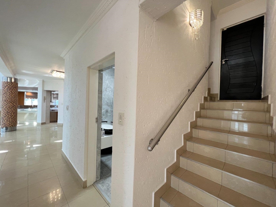 6 Bedroom Property for Sale in Bassonia Gauteng