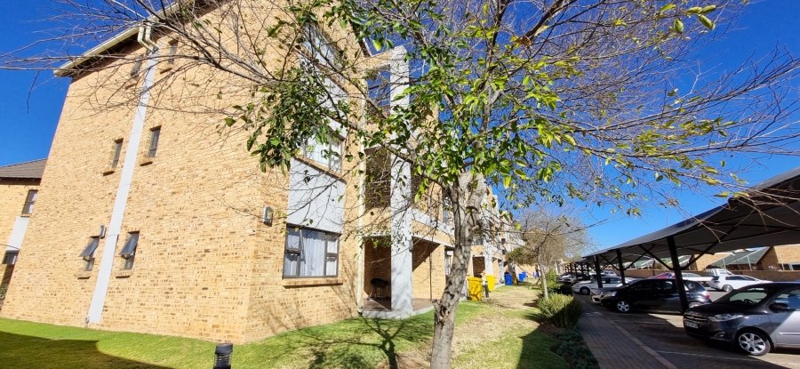2 Bedroom Property for Sale in Rooihuiskraal North Gauteng