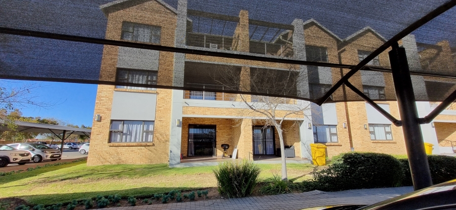 2 Bedroom Property for Sale in Rooihuiskraal North Gauteng