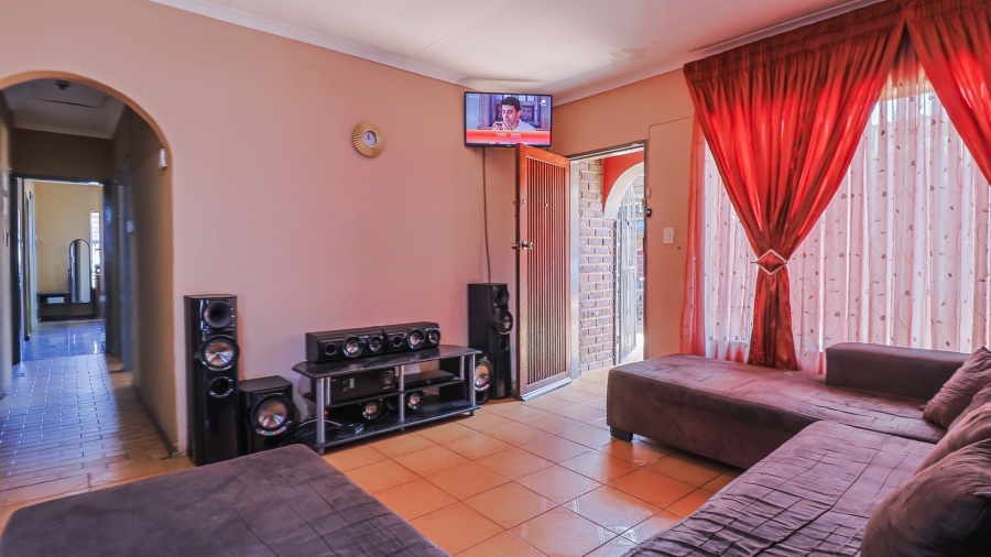 4 Bedroom Property for Sale in Lenasia South Gauteng