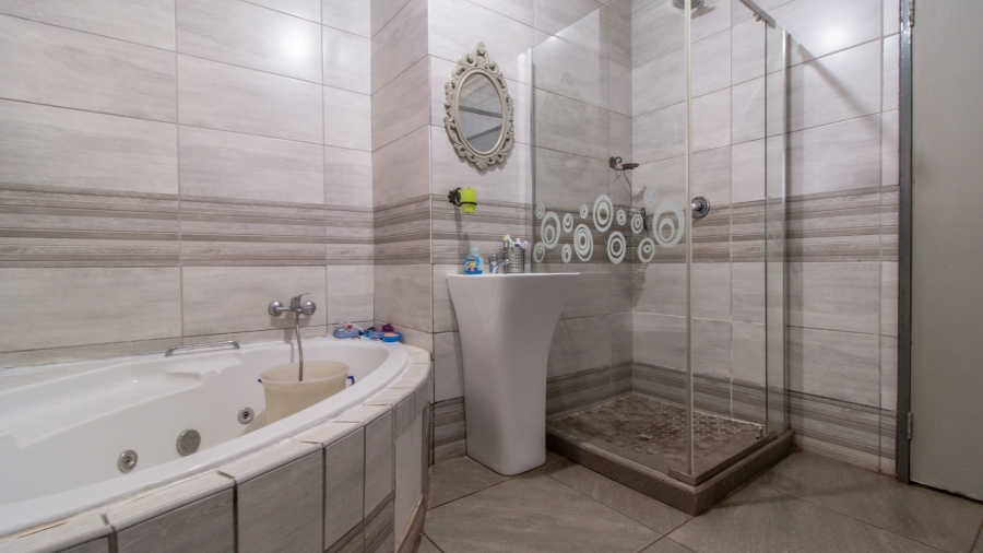 4 Bedroom Property for Sale in Lenasia South Gauteng