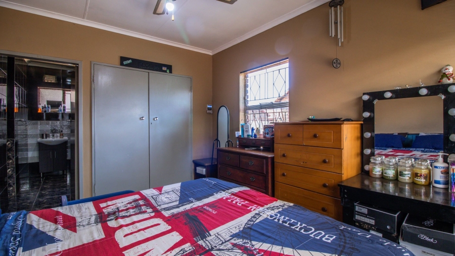 4 Bedroom Property for Sale in Lenasia South Gauteng
