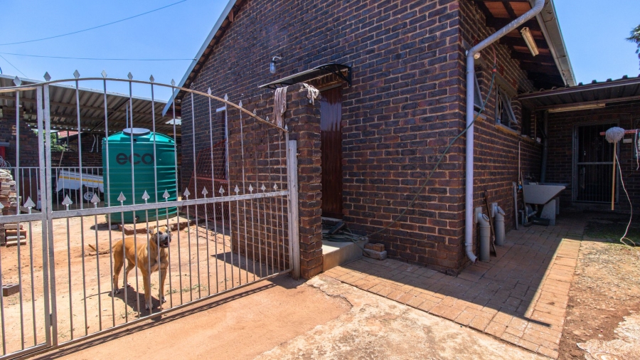 4 Bedroom Property for Sale in Lenasia South Gauteng