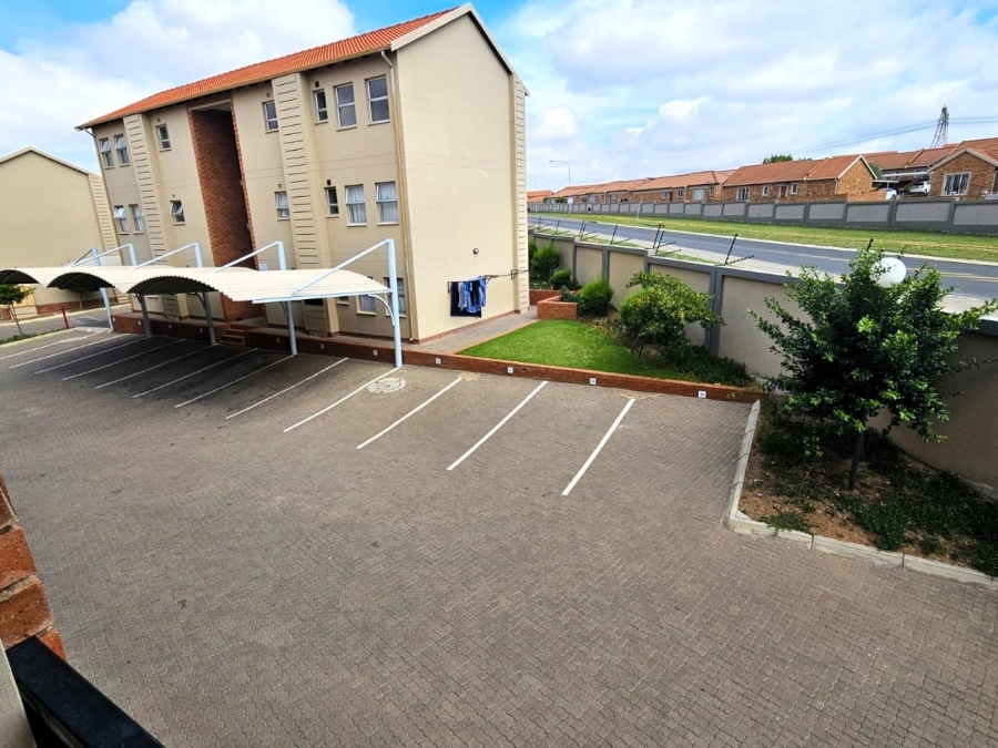 To Let 2 Bedroom Property for Rent in Kosmosdal Gauteng