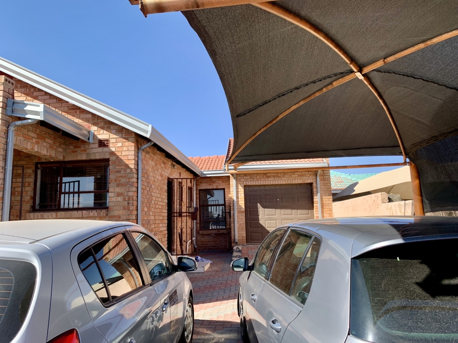To Let 3 Bedroom Property for Rent in Birch Acres Gauteng