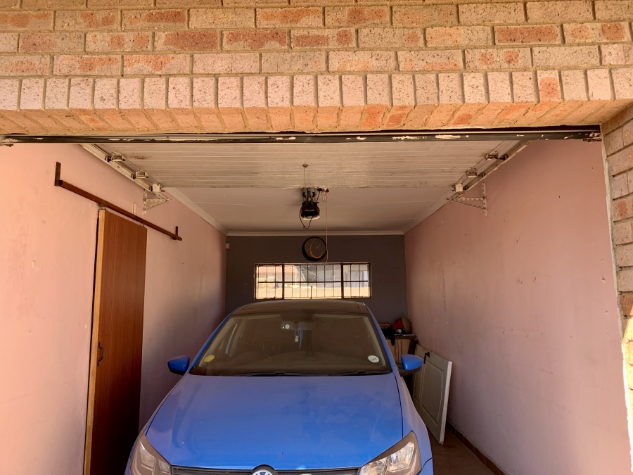 To Let 3 Bedroom Property for Rent in Birch Acres Gauteng