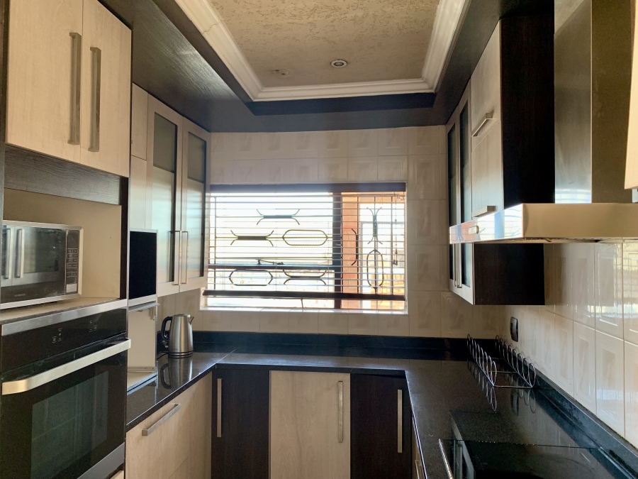 To Let 3 Bedroom Property for Rent in Birch Acres Gauteng