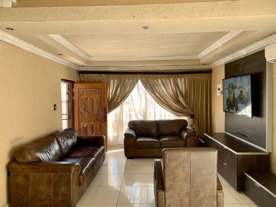To Let 3 Bedroom Property for Rent in Birch Acres Gauteng