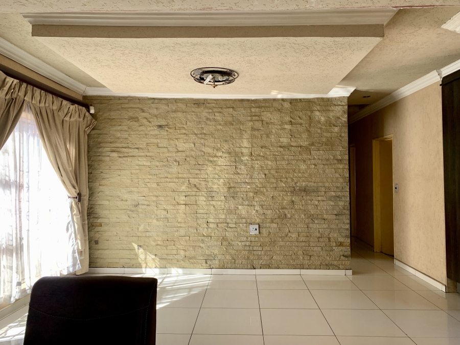 To Let 3 Bedroom Property for Rent in Birch Acres Gauteng
