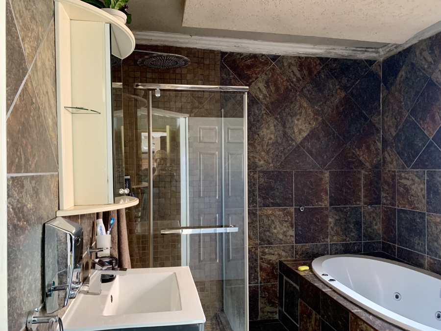 To Let 3 Bedroom Property for Rent in Birch Acres Gauteng