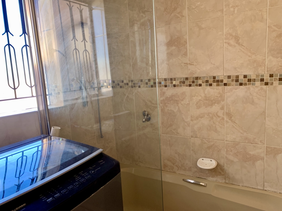 To Let 3 Bedroom Property for Rent in Birch Acres Gauteng