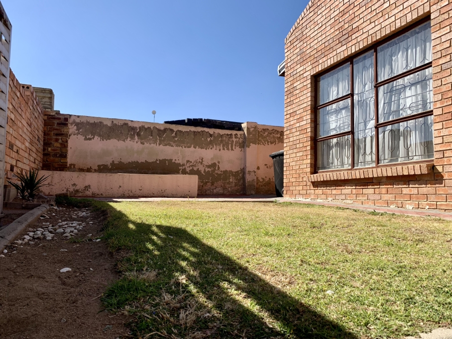 To Let 3 Bedroom Property for Rent in Birch Acres Gauteng