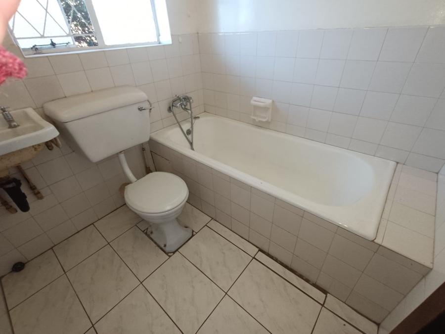 To Let 1 Bedroom Property for Rent in Emmarentia Gauteng