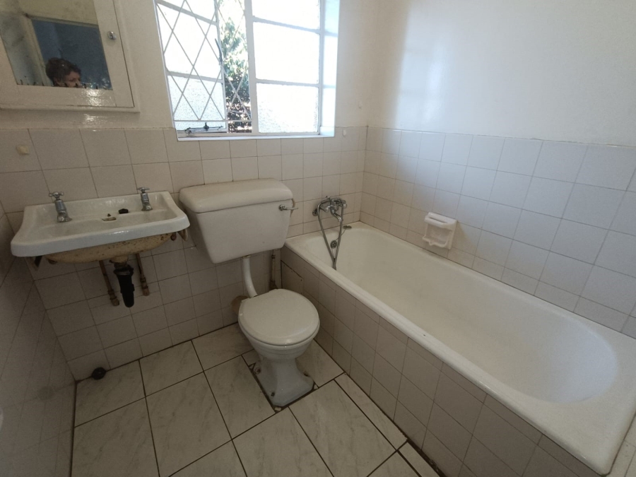 To Let 1 Bedroom Property for Rent in Emmarentia Gauteng