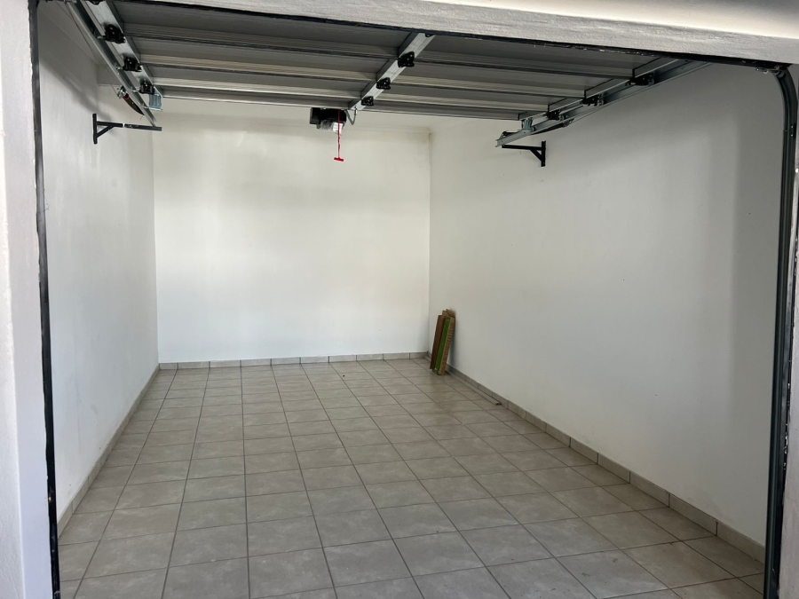 To Let 2 Bedroom Property for Rent in Glen Marais Gauteng