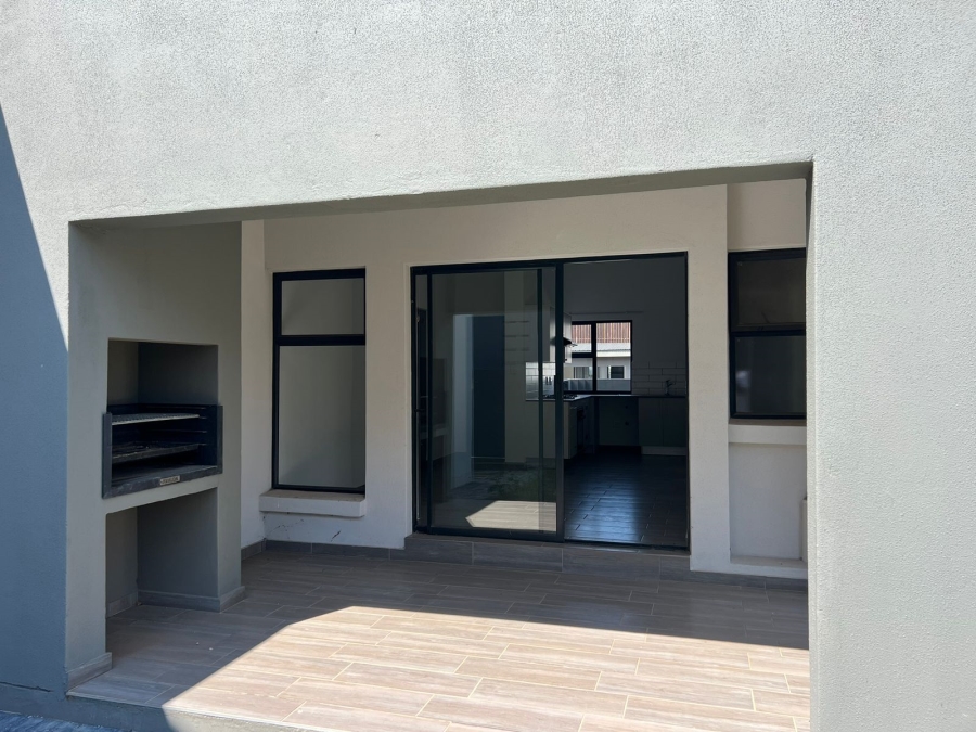 To Let 2 Bedroom Property for Rent in Glen Marais Gauteng