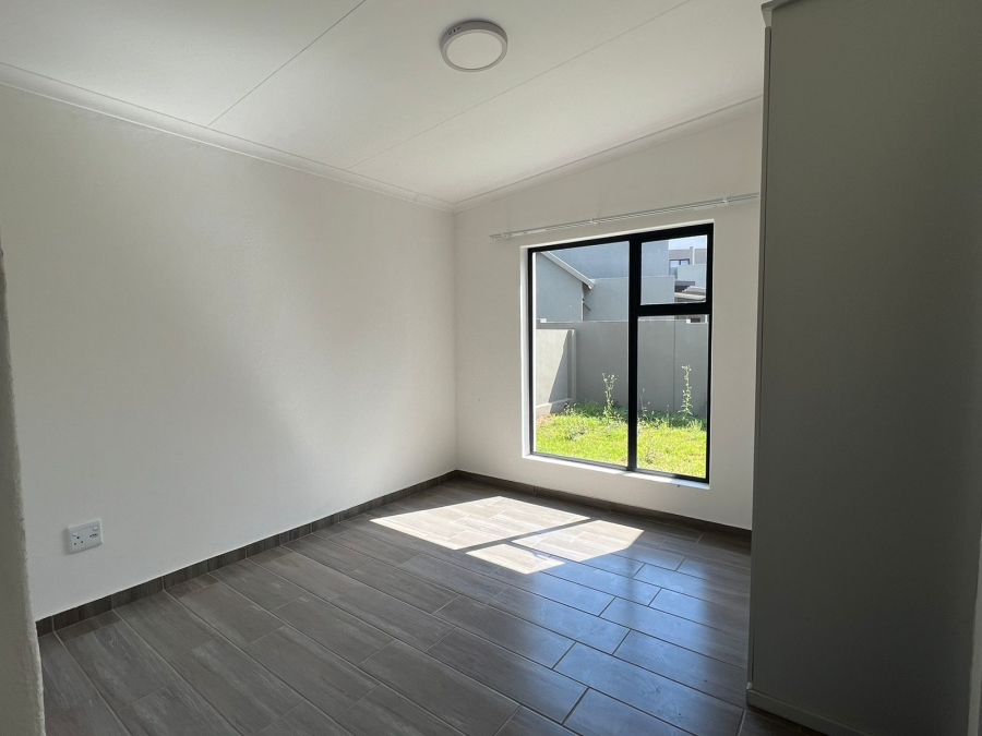 To Let 2 Bedroom Property for Rent in Glen Marais Gauteng