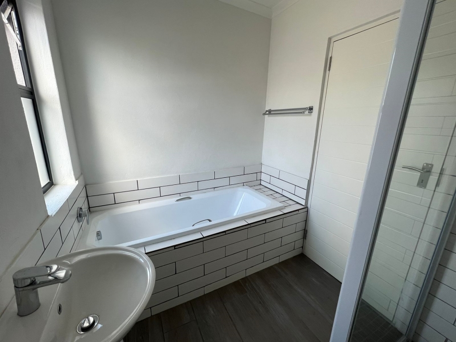 To Let 2 Bedroom Property for Rent in Glen Marais Gauteng