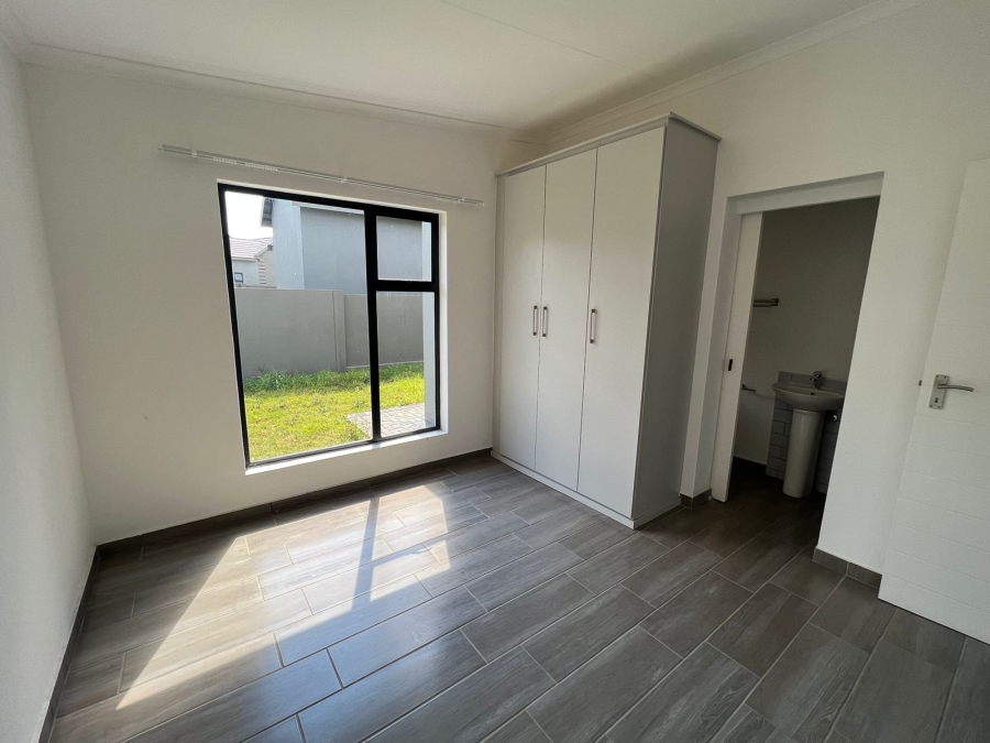 To Let 2 Bedroom Property for Rent in Glen Marais Gauteng