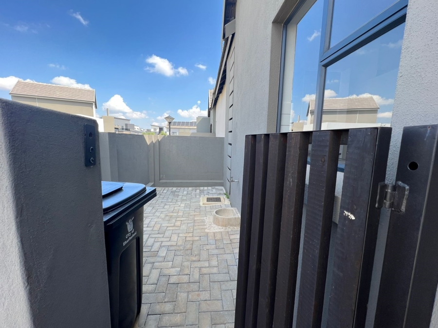 To Let 2 Bedroom Property for Rent in Glen Marais Gauteng