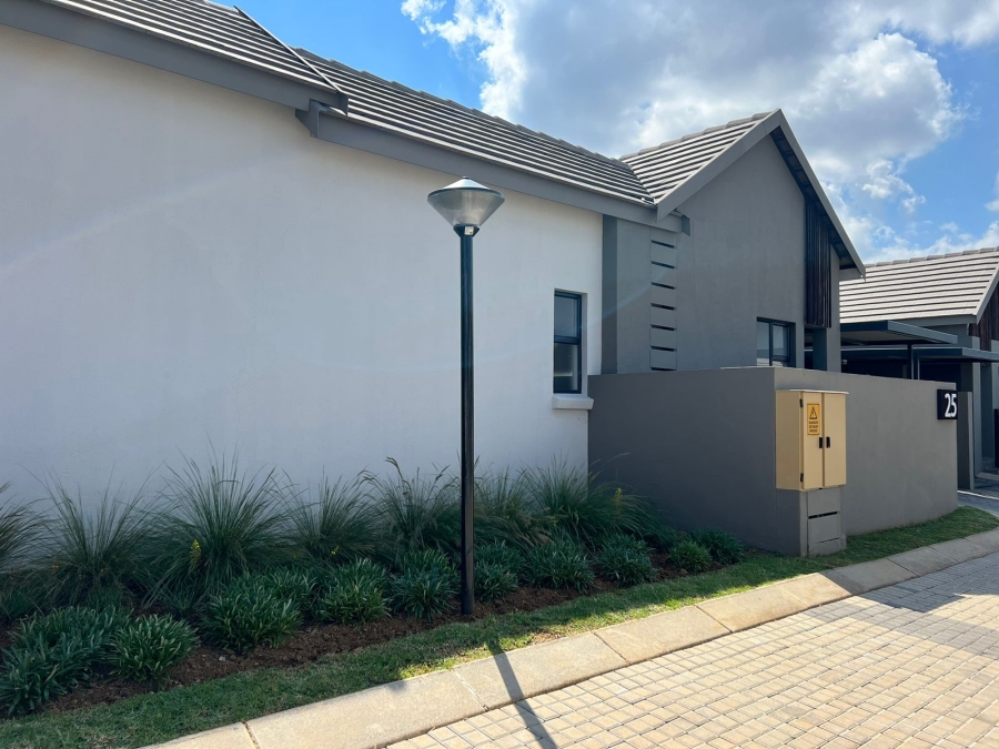 To Let 2 Bedroom Property for Rent in Glen Marais Gauteng