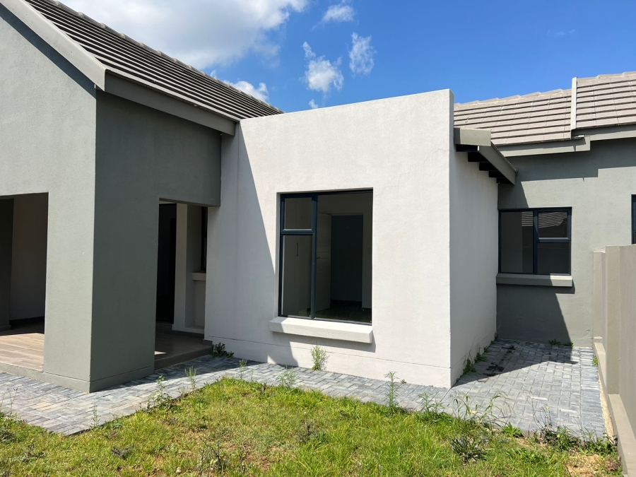 To Let 2 Bedroom Property for Rent in Glen Marais Gauteng