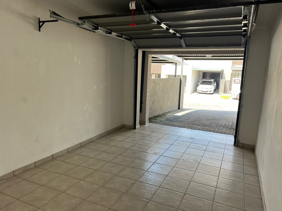 To Let 2 Bedroom Property for Rent in Glen Marais Gauteng