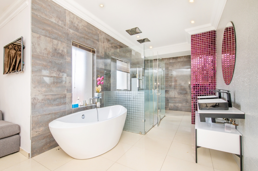 5 Bedroom Property for Sale in Savannah Hills Estate Gauteng