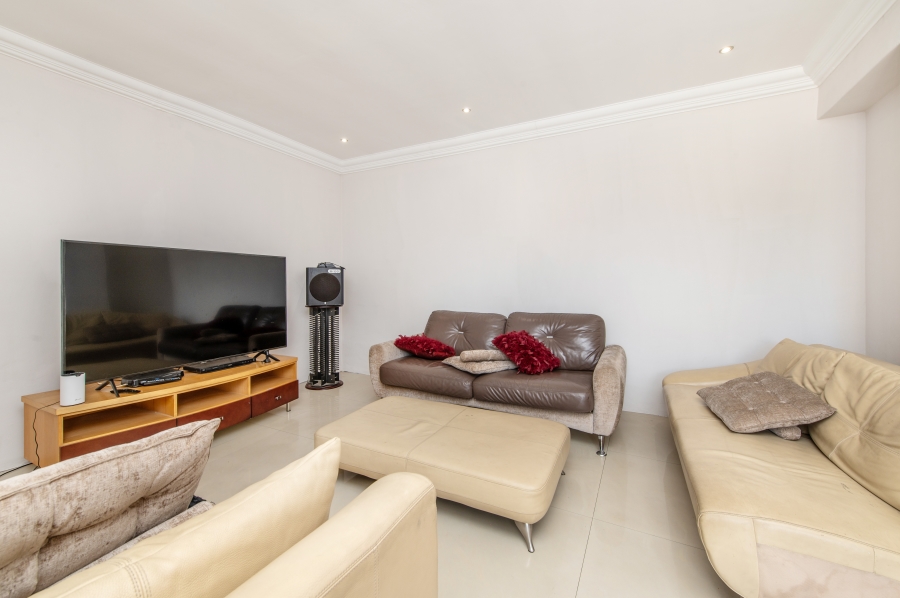 5 Bedroom Property for Sale in Savannah Hills Estate Gauteng
