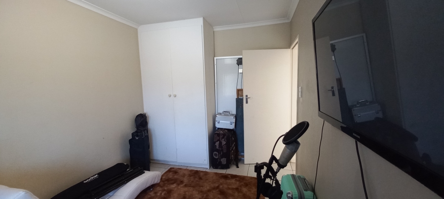 2 Bedroom Property for Sale in Willowbrook Gauteng