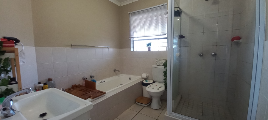 2 Bedroom Property for Sale in Willowbrook Gauteng