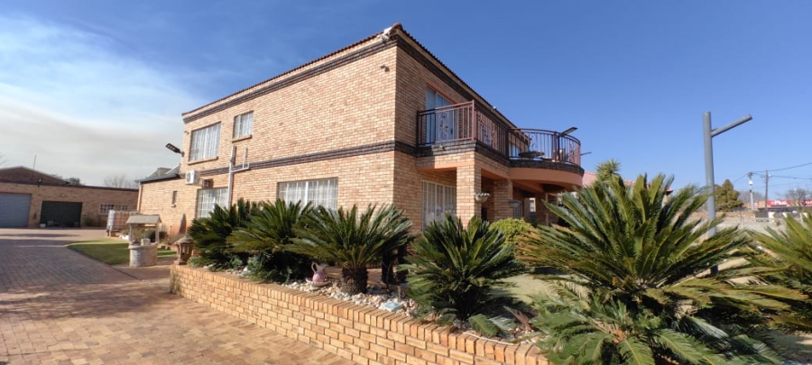 6 Bedroom Property for Sale in Witpoortjie Gauteng