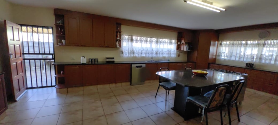 6 Bedroom Property for Sale in Witpoortjie Gauteng