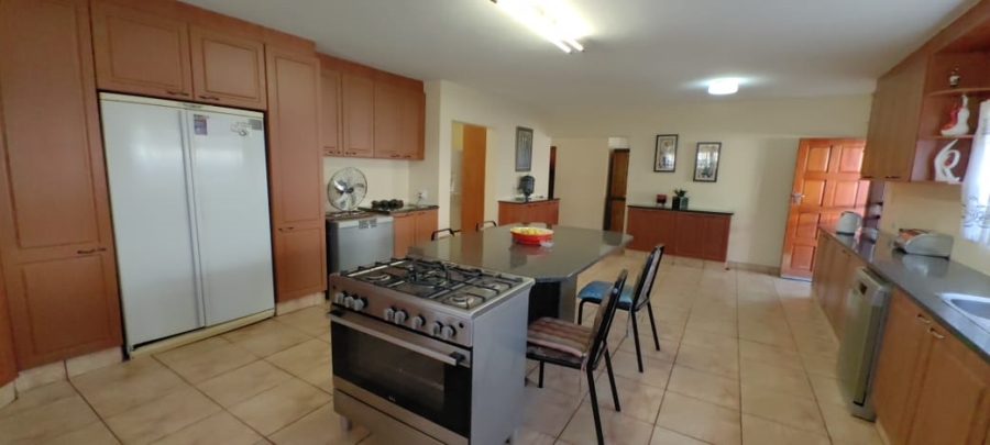 6 Bedroom Property for Sale in Witpoortjie Gauteng