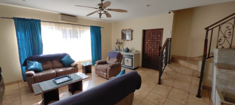 6 Bedroom Property for Sale in Witpoortjie Gauteng