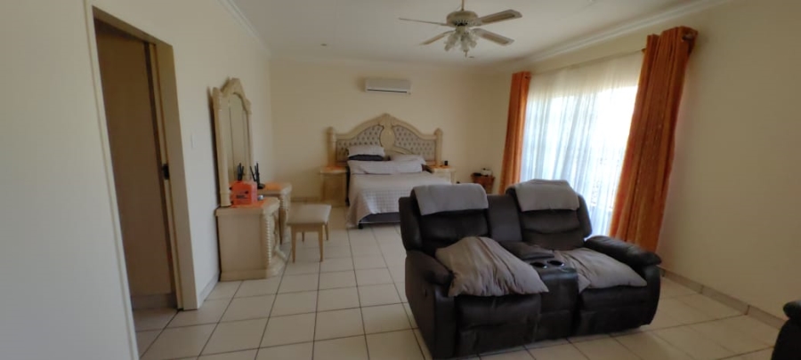 6 Bedroom Property for Sale in Witpoortjie Gauteng