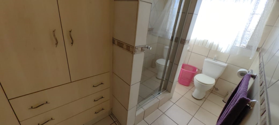 6 Bedroom Property for Sale in Witpoortjie Gauteng