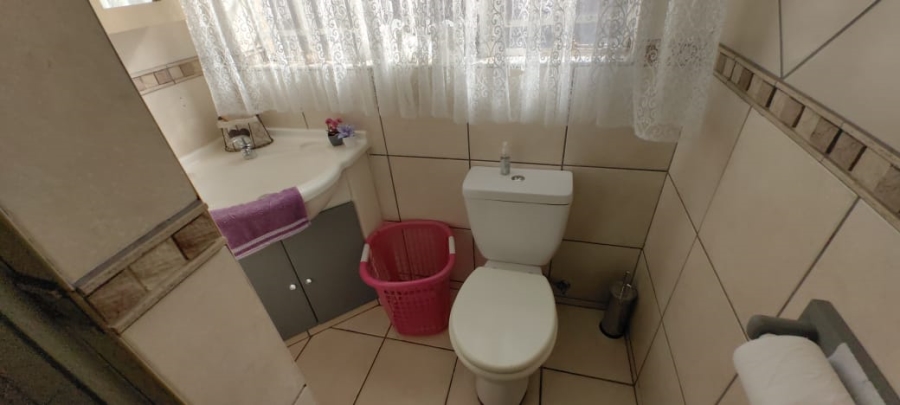 6 Bedroom Property for Sale in Witpoortjie Gauteng