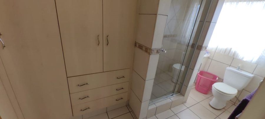 6 Bedroom Property for Sale in Witpoortjie Gauteng