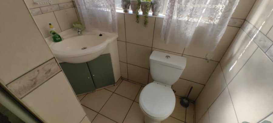 6 Bedroom Property for Sale in Witpoortjie Gauteng