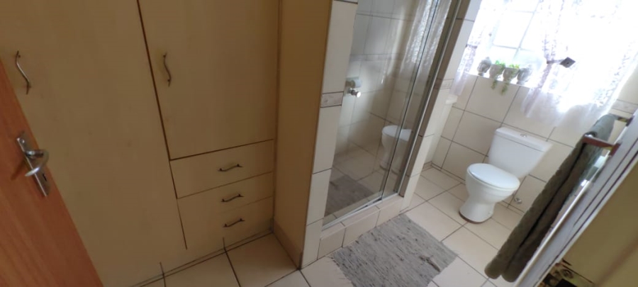 6 Bedroom Property for Sale in Witpoortjie Gauteng