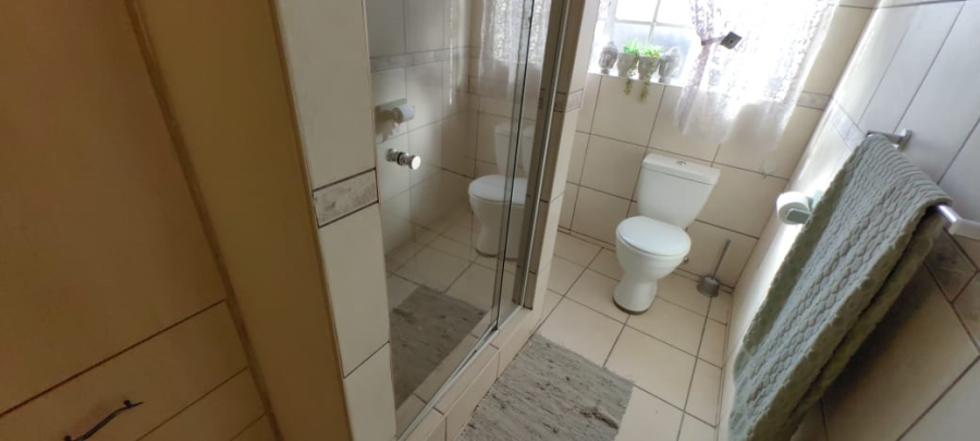 6 Bedroom Property for Sale in Witpoortjie Gauteng