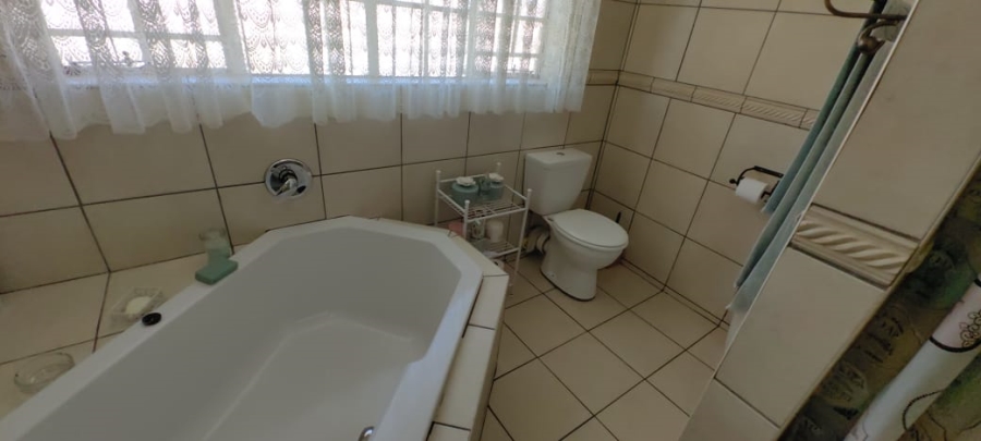 6 Bedroom Property for Sale in Witpoortjie Gauteng
