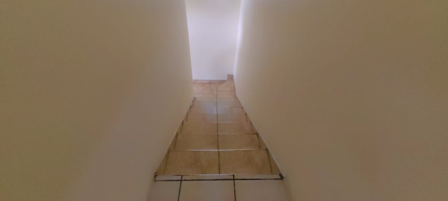 6 Bedroom Property for Sale in Witpoortjie Gauteng