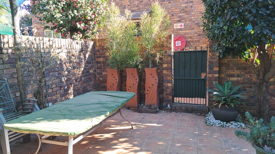 3 Bedroom Property for Sale in Garsfontein Gauteng