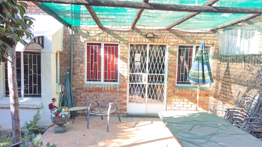 3 Bedroom Property for Sale in Garsfontein Gauteng