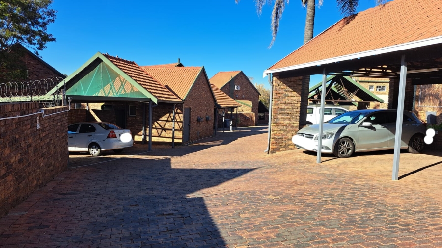3 Bedroom Property for Sale in Garsfontein Gauteng