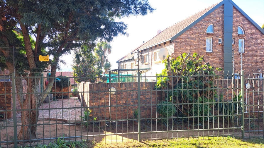3 Bedroom Property for Sale in Garsfontein Gauteng