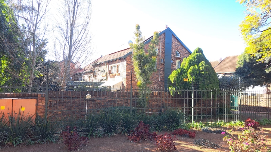 3 Bedroom Property for Sale in Garsfontein Gauteng