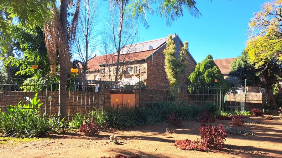 3 Bedroom Property for Sale in Garsfontein Gauteng